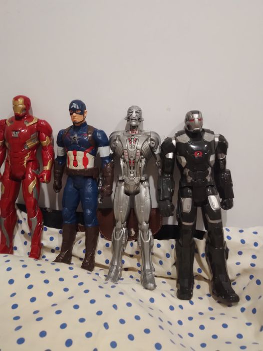 Игрушки мстители разные