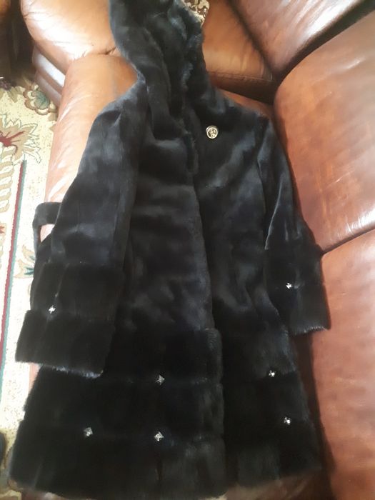 Продам шубу светлого тона