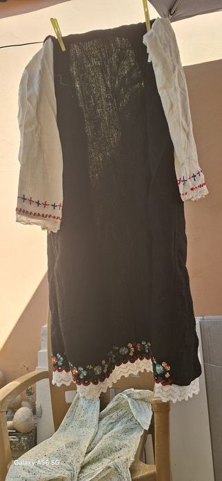 Народна носия.        .