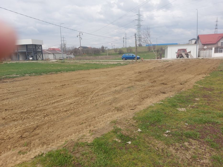 Vând parcele , teren intravilan , stradal, cu toate utilitățile