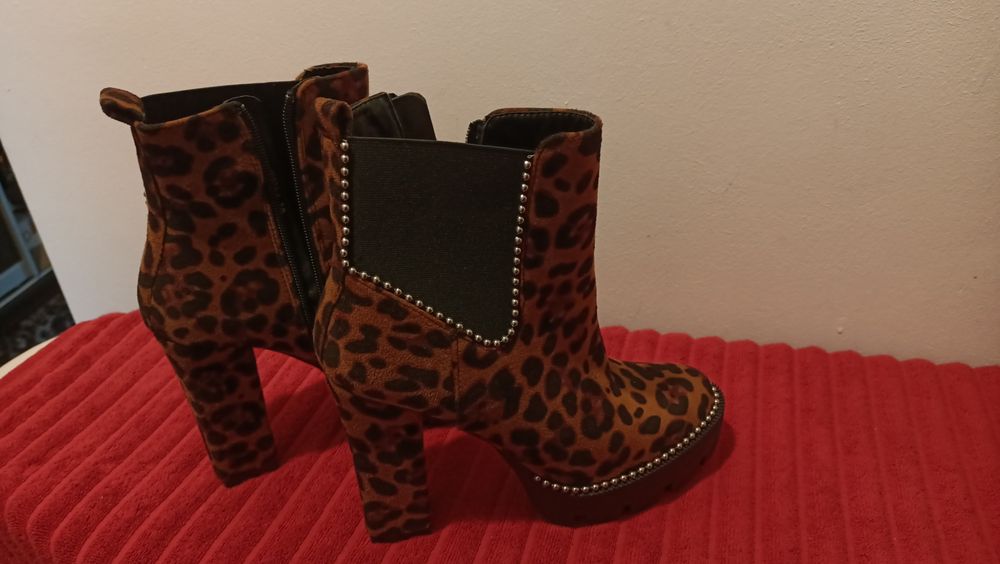 Vând ghetuțe superbe, 39