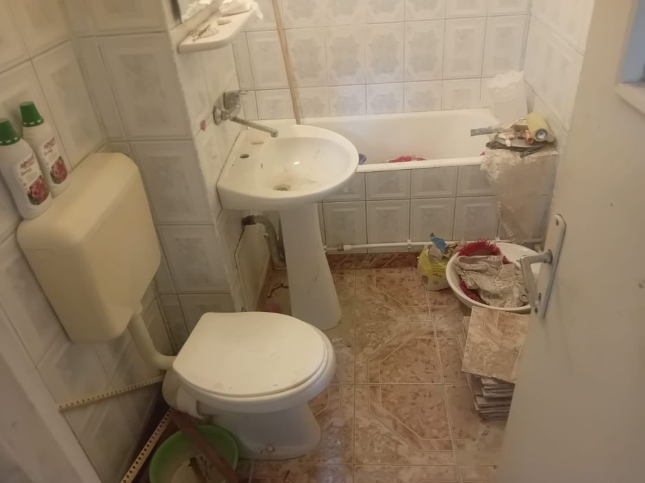 Ap 2 cam decomanda,2 bai,bradet,51mp,parter inalt,centrală termopane