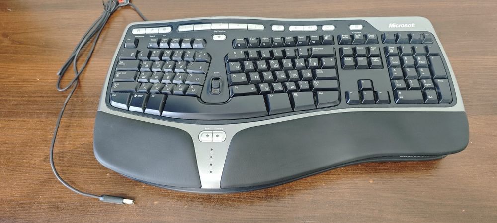 Эргономичная клавиатура Microsoft