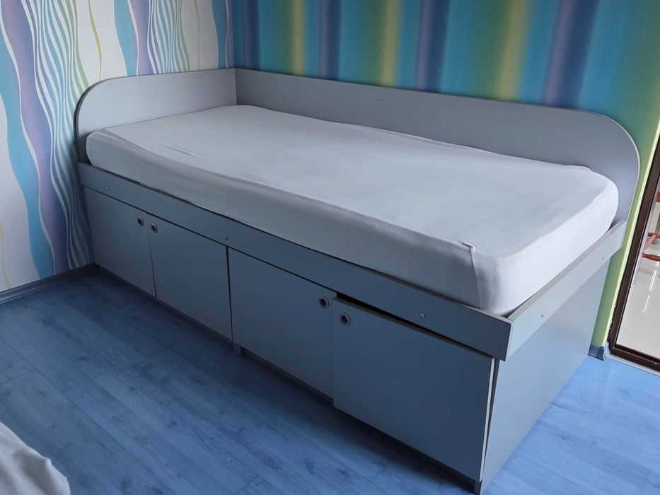 Детски легла с шкафчета и матраци