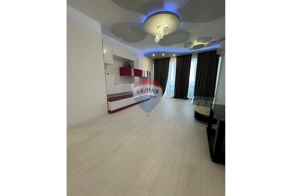 Продава се Двустаен апартамент в Варна, Цветен квартал - 61 кв.м за 2378 €/кв.м - Снимка #3