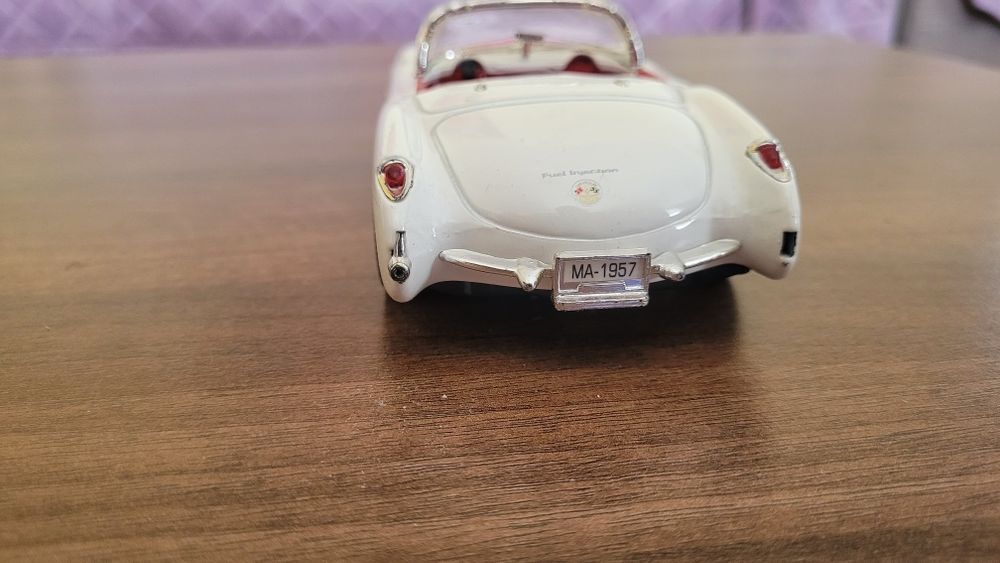 Machete auto 1/24 Citroen T.A. 15 CV si 1957 Chevrolet Corvette cu defecte