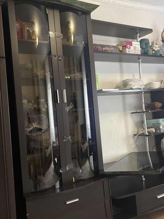 Сервант винтаж коричнего цвета