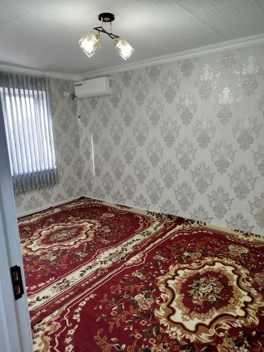 Farg'ona shahar frunzenskiy massivda 1 xonalik kvartira 2 xona qilin