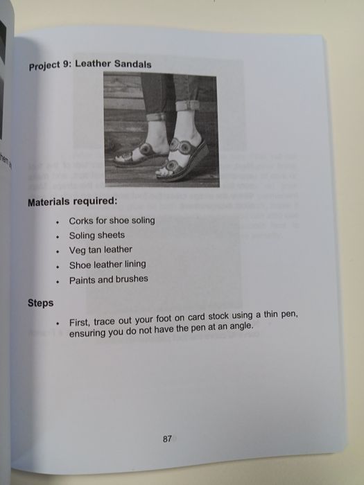 Книга за занаятчии, кожари по обработка на кожа на английски език