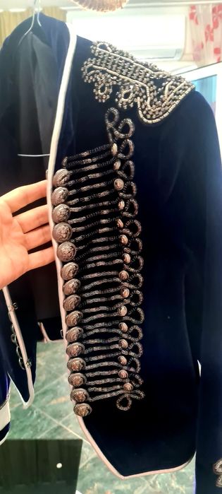 Sacou dama pana in talie.