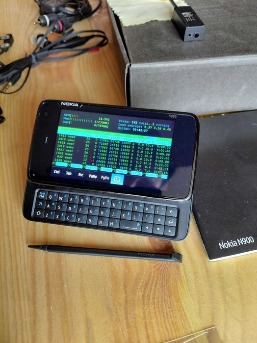 Nokia N900 impecabil atat estetic cat si tehnic / cutie + accesorii