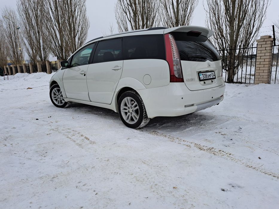 Митсубиши грандис 7 мест
