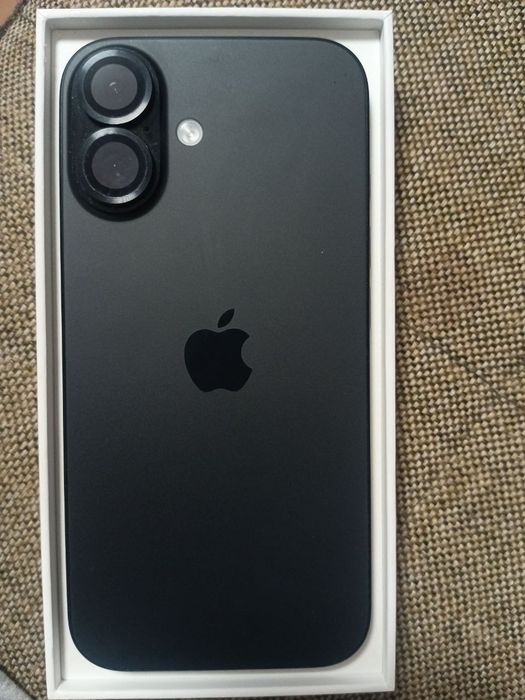 iPhone 16  телефон в хорошем отличном состоянии