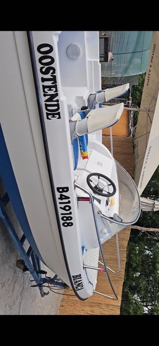 Vand barca înmatriculată