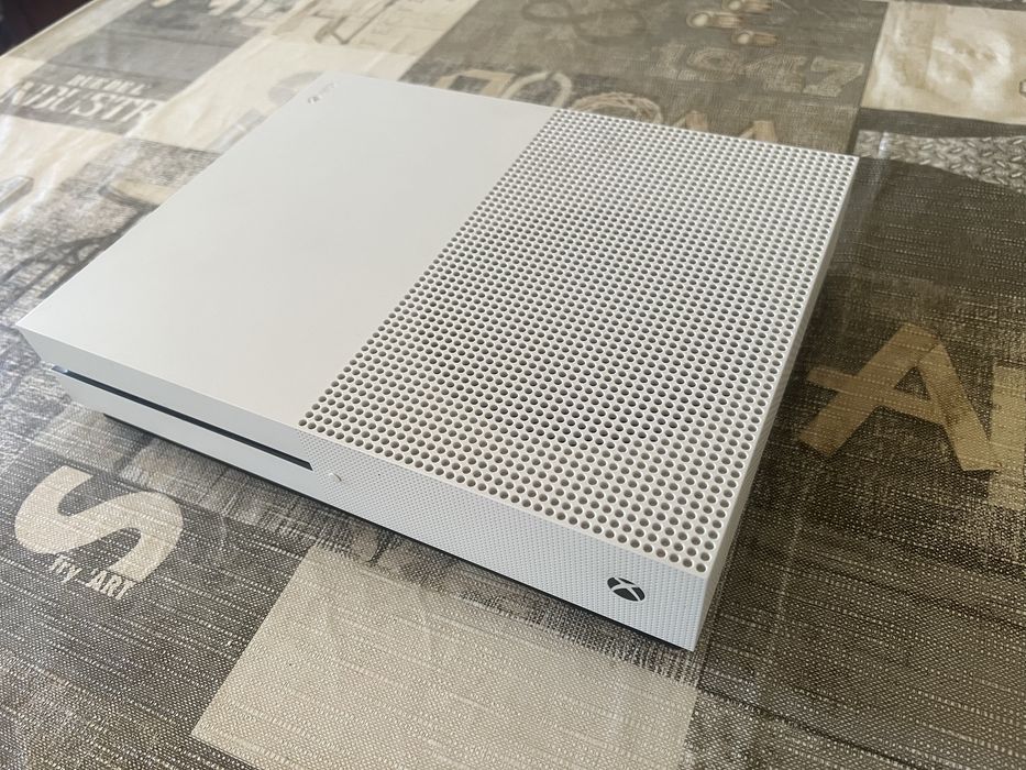 Xbox ONE S   1TB
