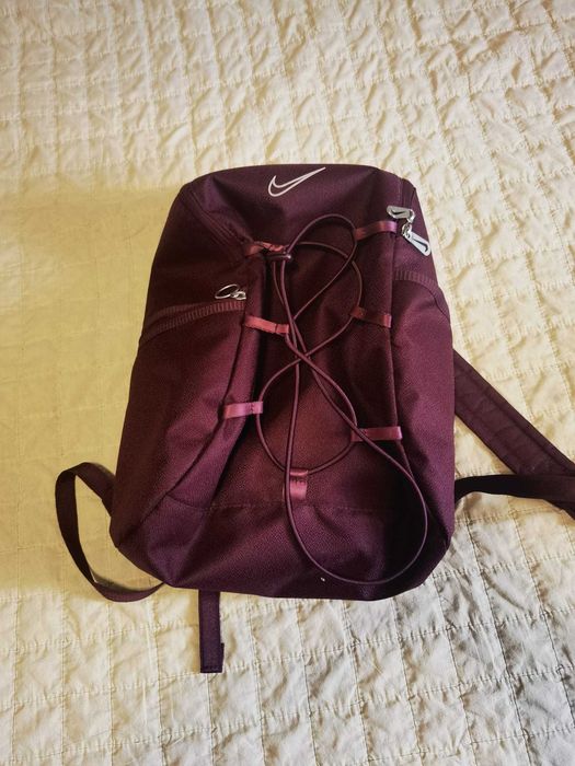 rucsac nike visiniu ca nou