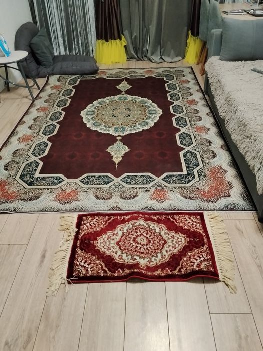 Срочно продам в отличном состояни прорезиненные 2-3 ковер и бонус ковр