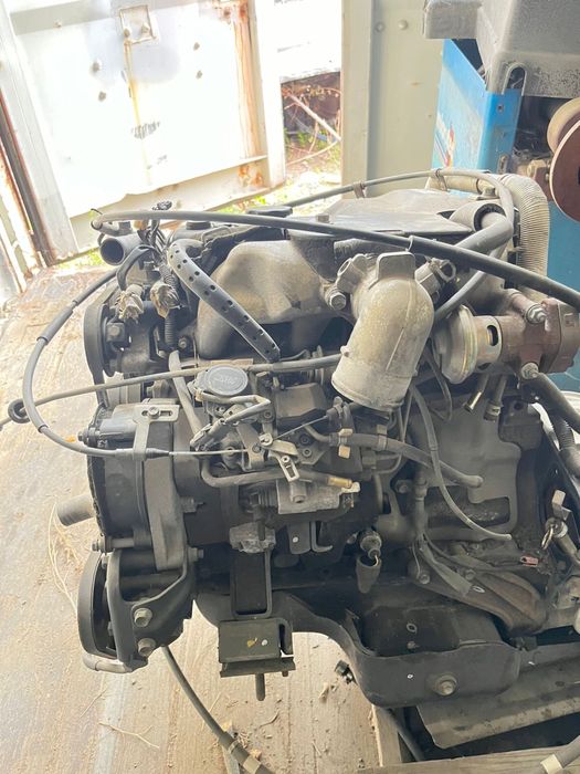 На Isuzu 4JG2 двигатель и КПП автомат