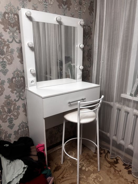 Продам бьюти столик и стул