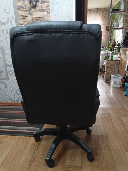 Продам кресло офисное