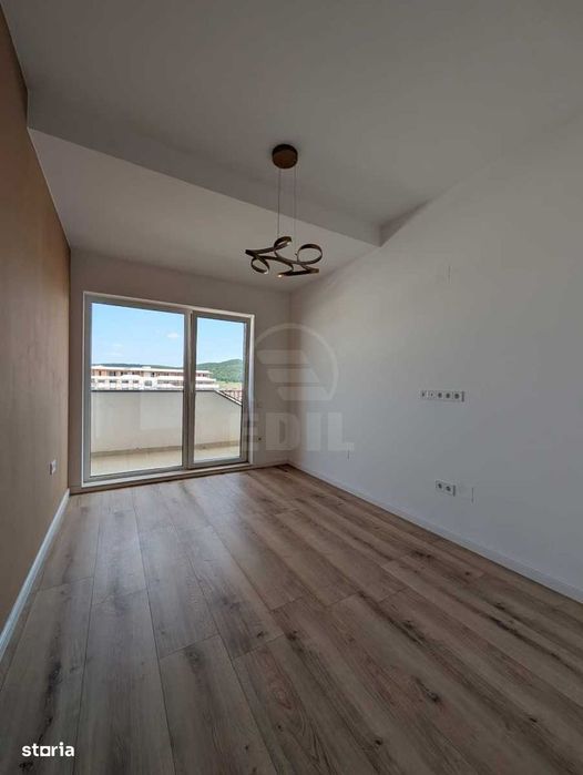 Apartament 3 camere semidecomandat zona Eroilor