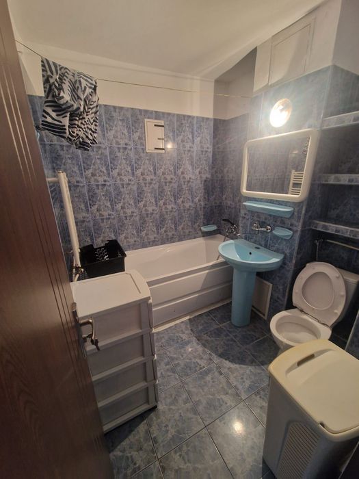Închiriez apartament cu 3 camere/etaj 1