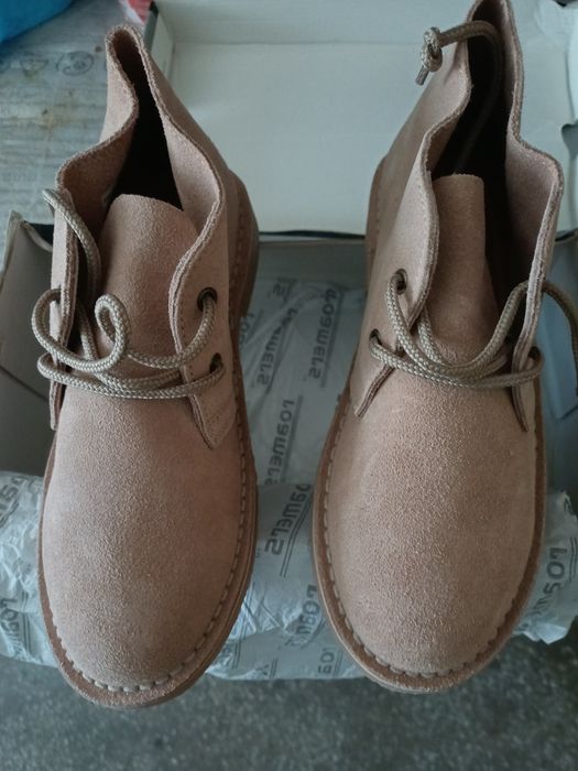 Vând ghetuțe din piele intoarsa