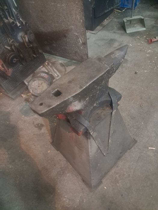 Наковальня для кузнецнего цеха