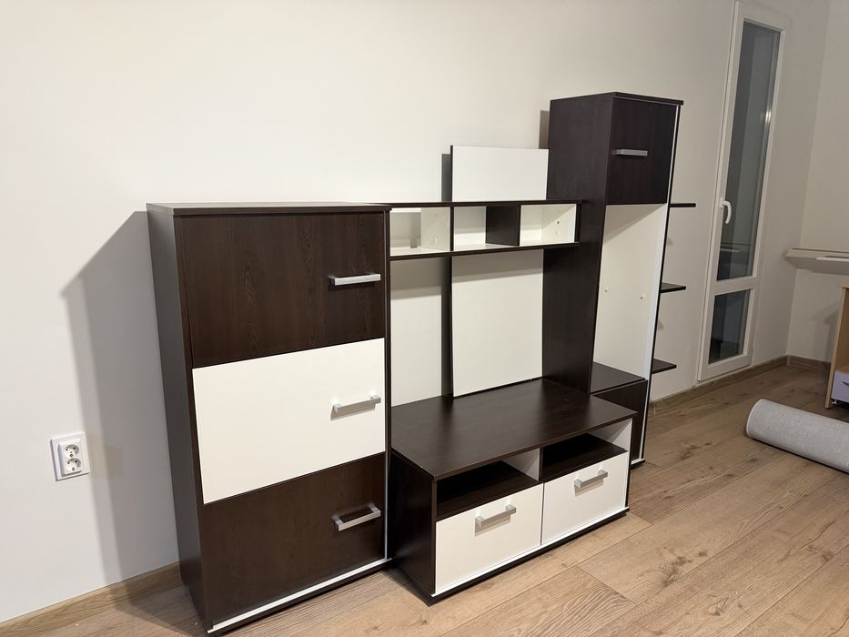 ТВ секция / Холна секция – тъмно кафяво и бяло