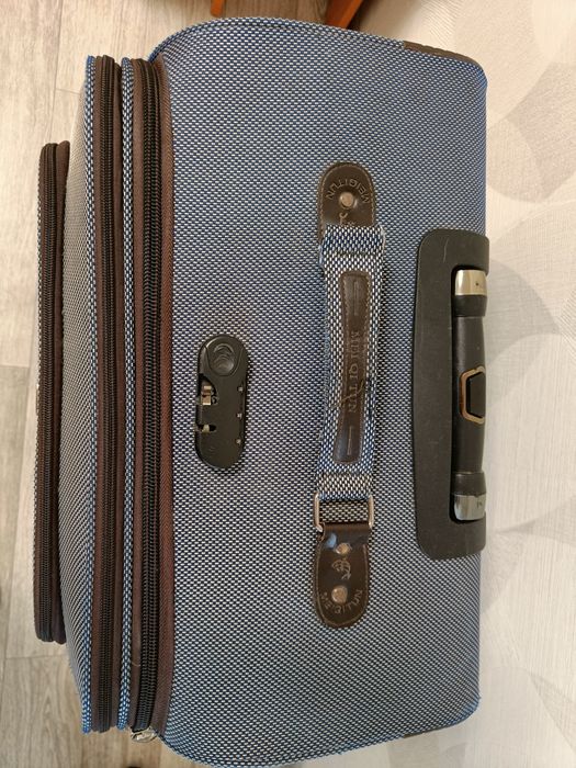 Продам чемодан туристический