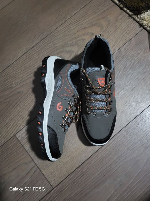 Vând Încălțăminte Sport