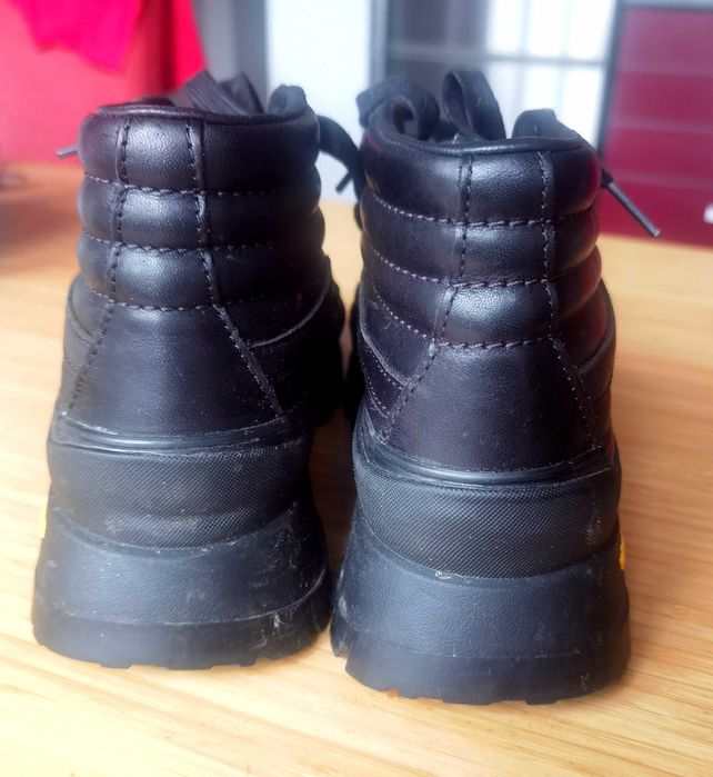 VANS Vault SK8-Hi Vibram, 36.5 номер, перфектни и за туризъм