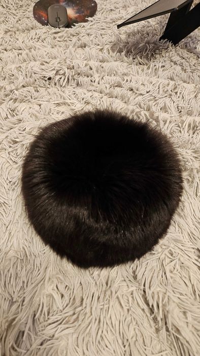 Căciulă neagră de blană de vulpe