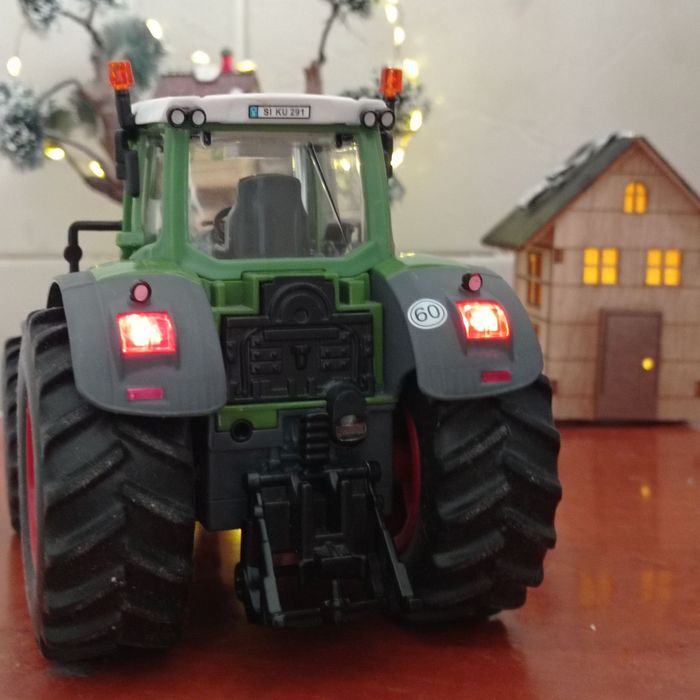 Трактор SIKU със дистанционно управление