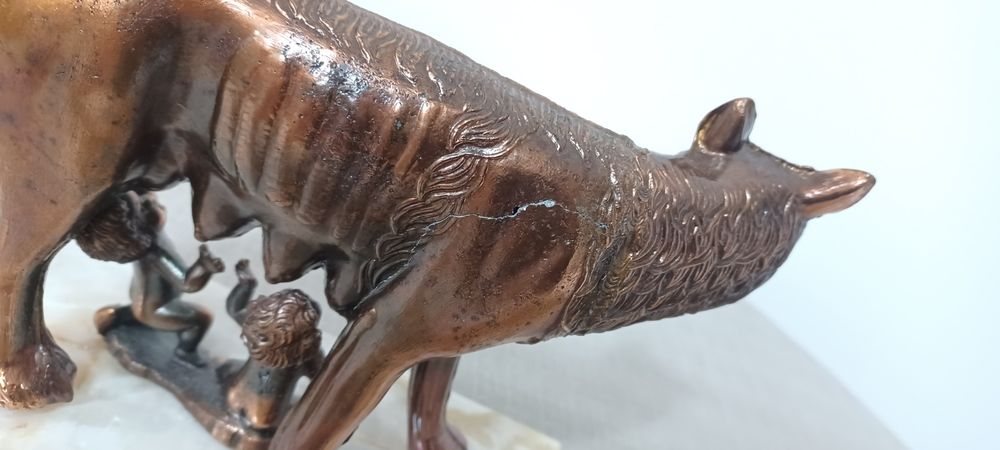 Lupa Capitolina / Lupoaica cu Romulus și Remus