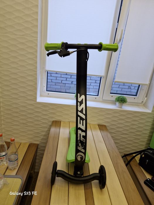 Продам детский самокат, с тормозами