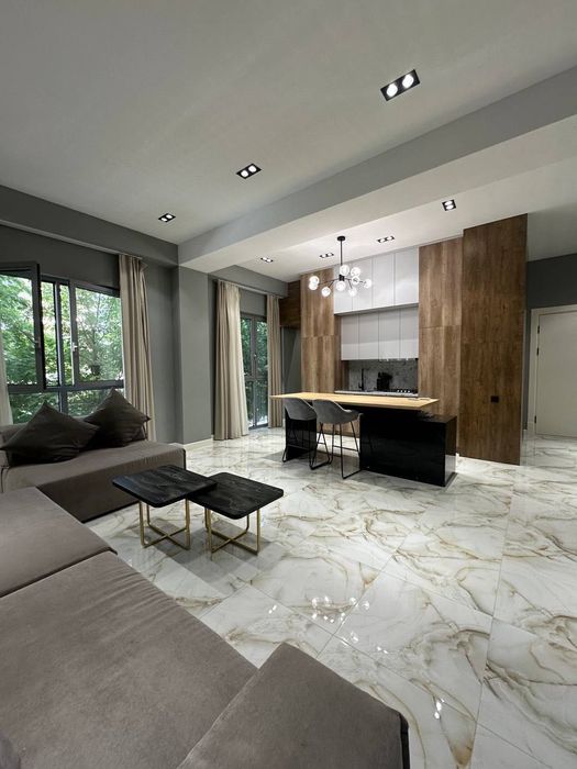 Mirabad Avenue Glamour