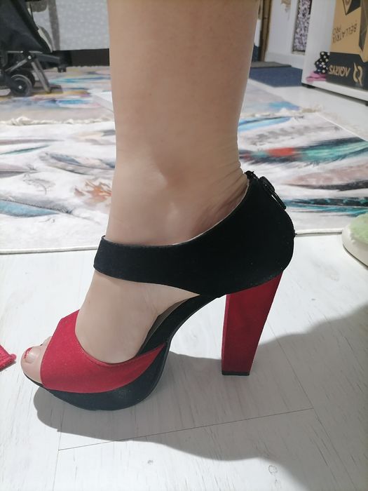 Sandale catifea cu toc