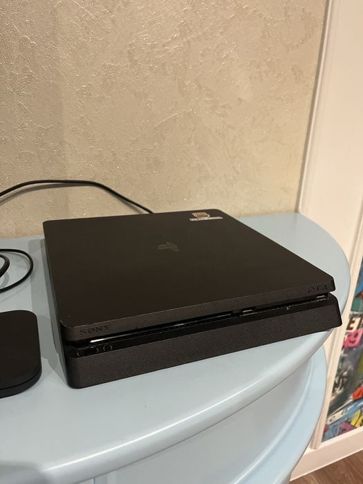 Продаю игровую приставку Ps4 Slim