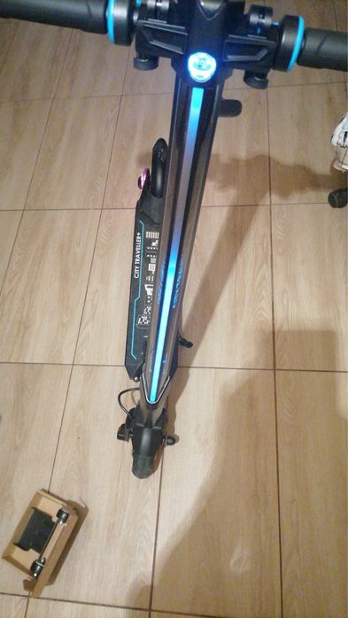 2 trotinete defecte, au toate piesele