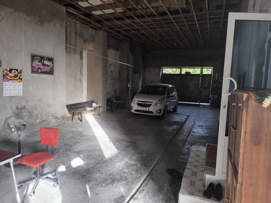 Продается дом на участке 3.5 соток в центре Янгиюля.