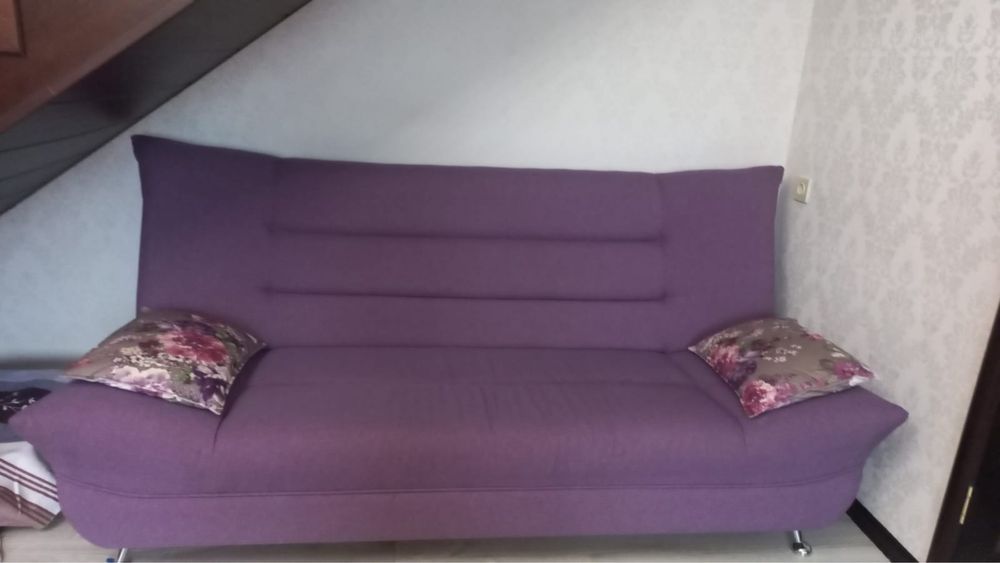 Продается диван в отличном состоянии.