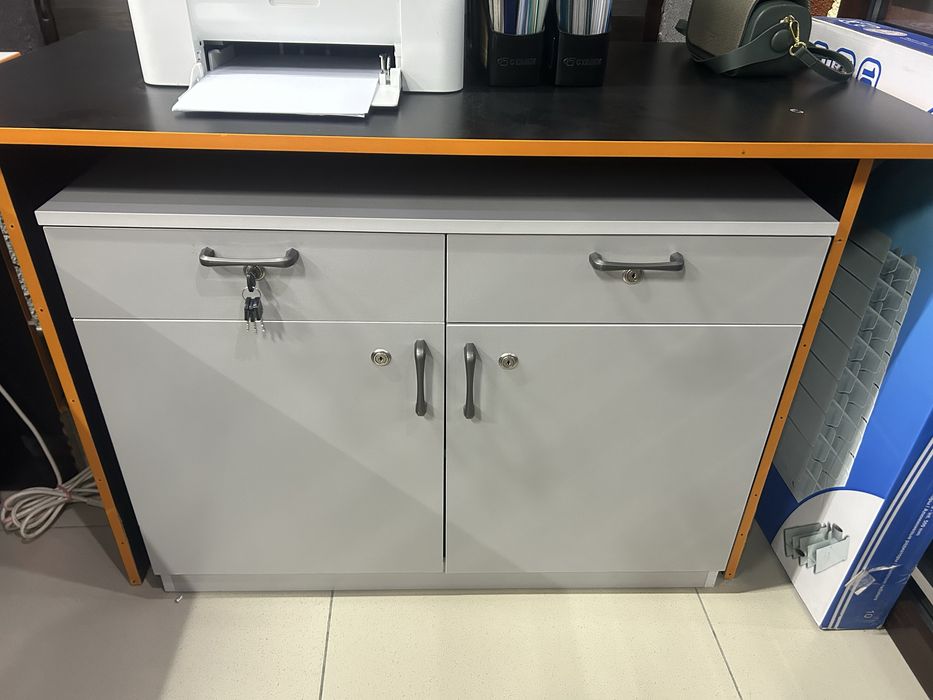 Офисная тумба или шкаф с замками