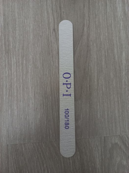 Продаеться товары для маникюра