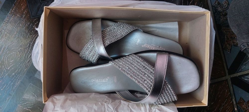 Slapi,Papuci cu putin toc