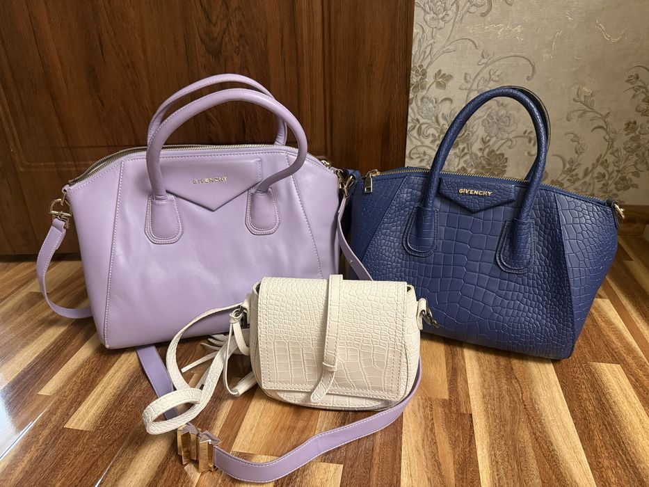 Сумки: большие по 30, маленькая за 20