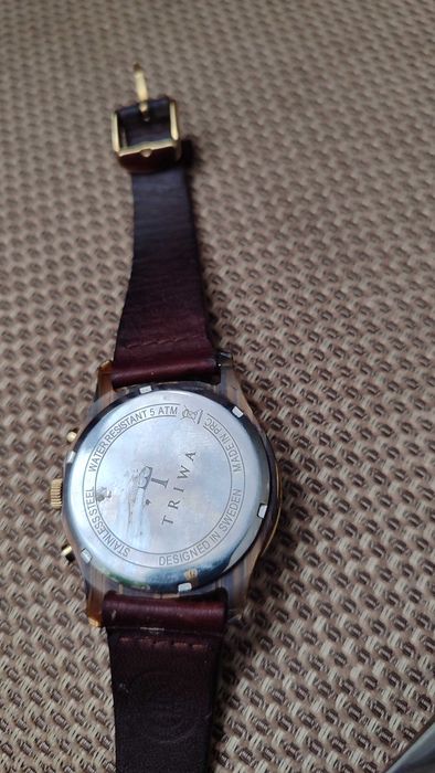 Продавам часовник Triwa