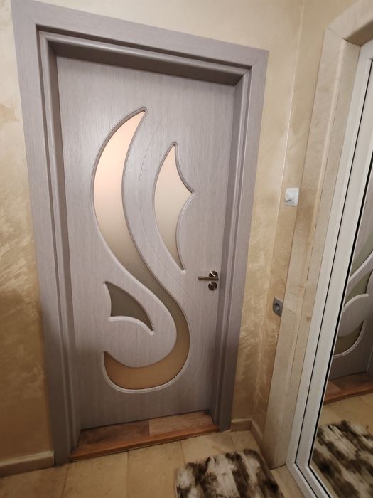 Интериорна врата Перла със стъкло