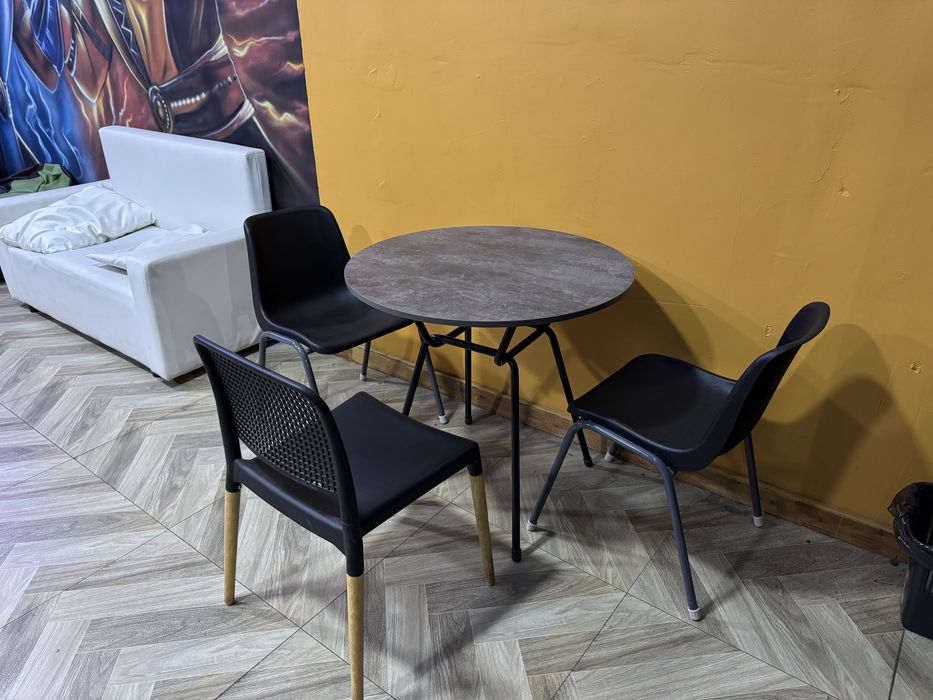 Стол с 3 стульями для кафе и дома