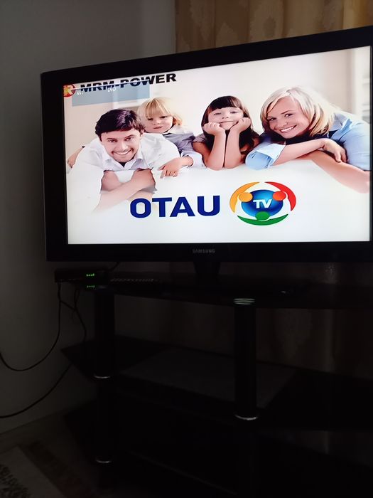 Продам телевизор с подставкой.